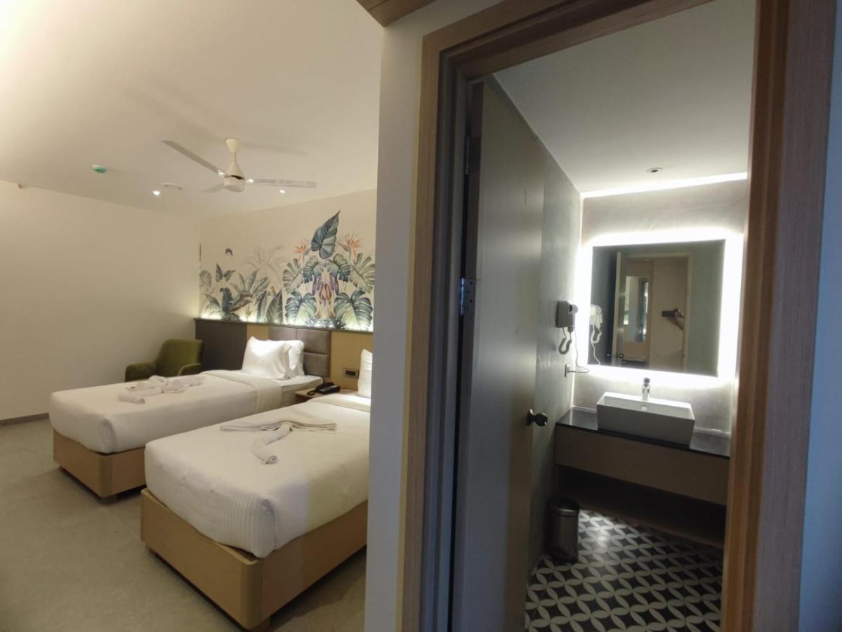 Signature Hotels 비사카파트남 외부 사진
